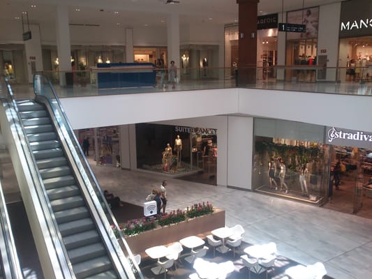 Centro Comercial Los Arcos by null