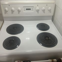 Elle Cleaning Services - Stove cleaning