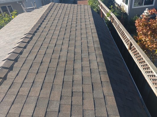 Luna construction Roofing Logo