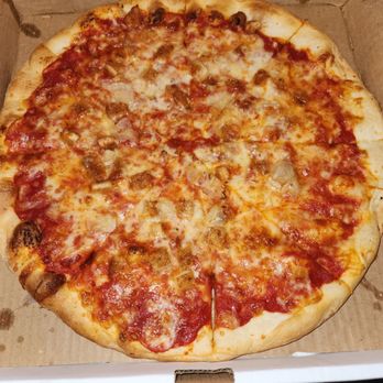 Enzo's - Medium pizza with chicken and garlic - Italian Near Me - Sunrise, Florida