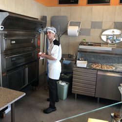 Pizza AL Taglio di Faes Michela - Making the pizza