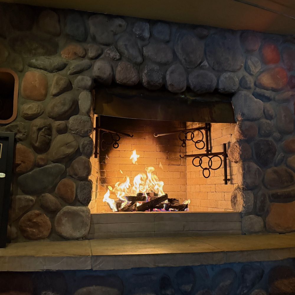 Roaring Fork - Fireplace - American Near Me - Austin, Texas Roaring Fork - Fireplace - American Near Me - Austin, Texas