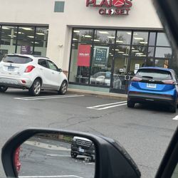 Plato's Closet - The outside