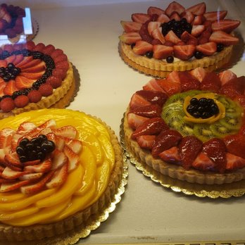 La Farine Bakery - Fresh fruit on top - Bakeries Near Me - Oakland, California