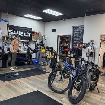 Cyclerie - Expansive shop floor where the techs are out there with you! - Bikes Near Me - Erie, Colorado Cyclerie - Expansive shop floor where the techs are out there with you! - Bikes Near Me - Erie, Colorado