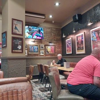 The Old Fox - Inside - Pubs Near Me - Birmingham, XWM