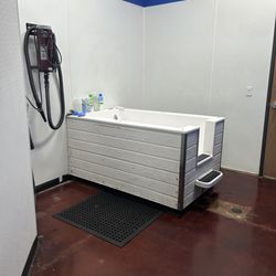Dog Supplies Outlet - Free Dog Wash Stations!
