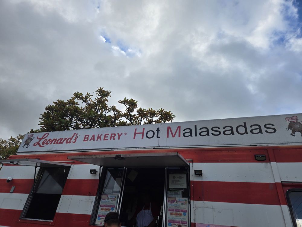 Leonard Jr's Hot Malasadas Logo