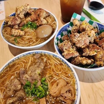 Hoja - Basil Salted Crispy Chicken Wintermelon Tea Mixed Mi-sua w/Intestine & Beef Crispy Chicken Mi-sua w/ Braised Egg - Taiwanese Near Me - Richmond Hill, Ontario