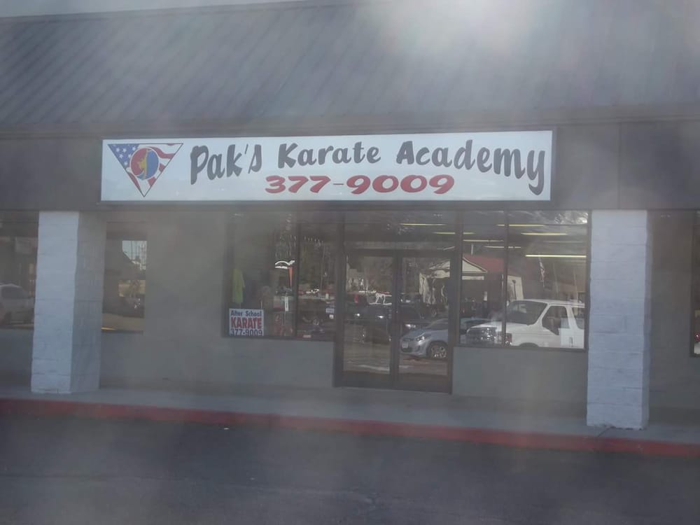 Paks Karate Academy Logo