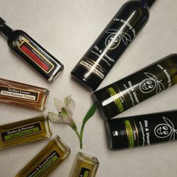 The Smiling Olive - -Fruit vinegars = best flavored water  -Popcorn with the butter oil -Garlic: STAPLE -Truffle