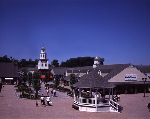 Woodbury Common Premium Outlets by null
