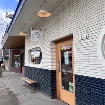 Glass Bottle Creamery - Outside - Ice Cream & Frozen Yogurt Near Me - Vashon, Washington