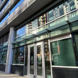 La Luxe Dental - Entrance