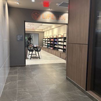Lifetime Fitness - Salon area - Gyms Near Me - Winter Park, Florida