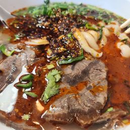 Traditional Beef Noodle Soup / 传统牛肉面