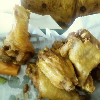 Castaway's Waterfront Bar & Grill - Dry overcooked plain wings that they forgot to sauce - Bars Near Me - Angola, New York
