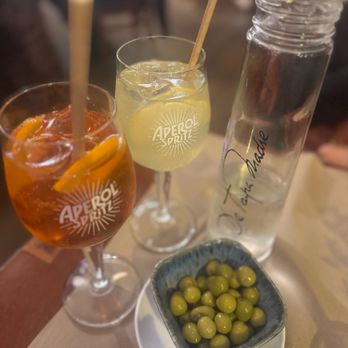 De Tapa Madre - Aperol Spritz, Limoncello Spritz, olives - Spanish Near Me - Barcelona, B De Tapa Madre - Aperol Spritz, Limoncello Spritz, olives - Spanish Near Me - Barcelona, B