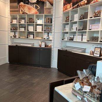 Läderach chocolatier suisse - the interior of a bakery - Chocolatiers & Shops Near Me - Orlando, Florida