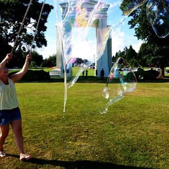 Peace Arch State Park - Giant bubbles in action - Landmarks & Historical Buildings Near Me - Blaine, Washington
