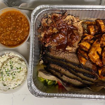 Del's Hideout - Party of 4 with killer beans, potato salad, green beans, and added small mac n cheese - Barbeque Near Me - San Diego, California