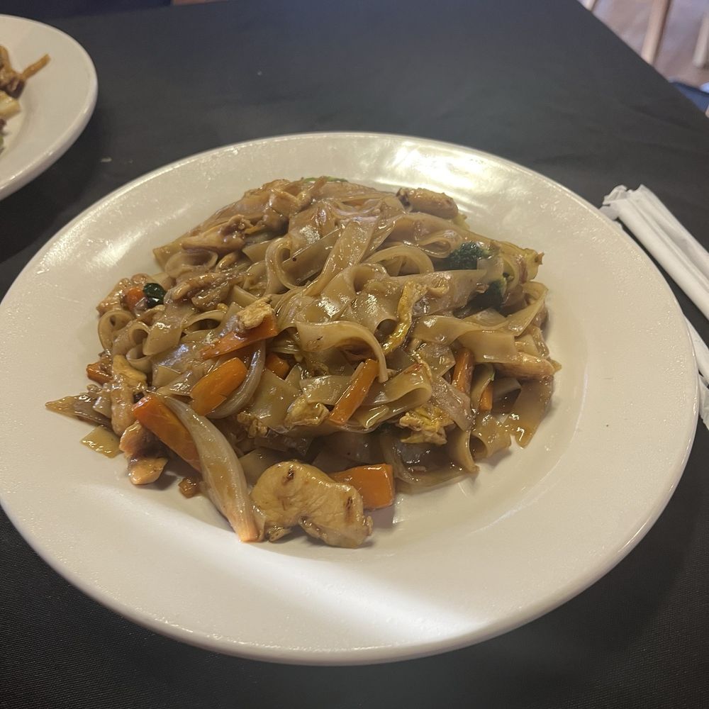 Lotus Thai House - Drunken noodles with chicken - Thai Near Me - Parma, Ohio Lotus Thai House - Drunken noodles with chicken - Thai Near Me - Parma, Ohio