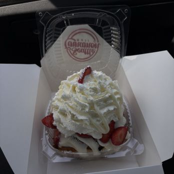 Seattle Cinnamon Roll - Strawberry Whip Cinnamon Roll!! - Bakeries Near Me - Woodinville, Washington