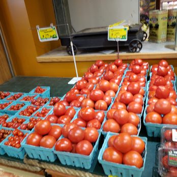 Maple Farm Foods - a display of tomatoes - Farmers Market Near Me - Hadley, Massachusetts