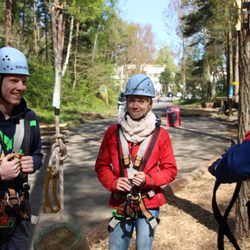Kletterwald BinzProra - Einweisung vor dem Klettern - Sicherheit wird bei uns großgeschrieben.