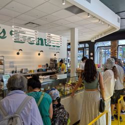 Lee's Donuts - Interior