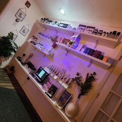 Faceit We Waxit & More - Products in lobby