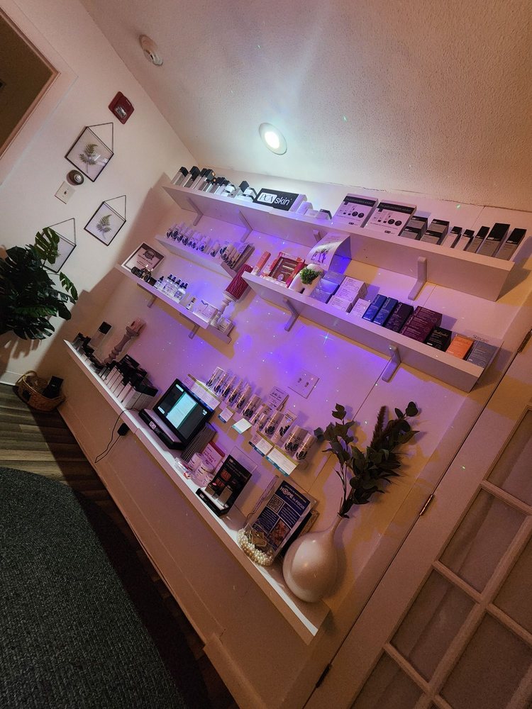 Faceit We Waxit & More Logo