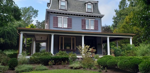 Premium Seamless Gutter Installation - Since 1988, we have provided South Jersey homeowners with top-tier seamless gutter solutions. This project featured a full custom installation of heavy-gauge seamless aluminum gutters, precision-fitted to the home's roofline for maximum drainage and curb appeal. Whether you need classic white or architectural copper, our fully insured crews ensure a perfect, leak-free fit that protects your foundation. Premium Seamless Gutter Installation - Since 1988, we have provided South Jersey homeowners with top-tier seamless gutter solutions. This project featured a full custom installation of heavy-gauge seamless aluminum gutters, precision-fitted to the home's roofline for maximum drainage and curb appeal. Whether you need classic white or architectural copper, our fully insured crews ensure a perfect, leak-free fit that protects your foundation.