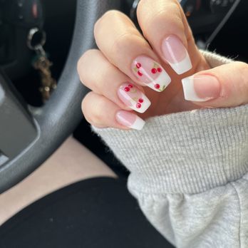 Donna's Nail & Spa - Nail Salons Near Me - New Hyde Park, New York