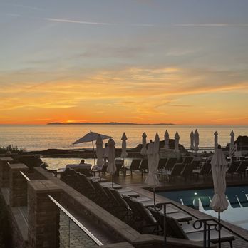 Mosaic Bar & Grille - Sunset from the mosaic bar - American Near Me - Laguna Beach, California