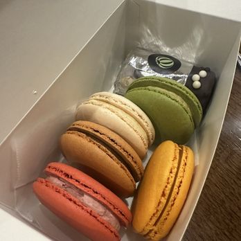 Bouchon Bakery - Macarons and an OhOh! - Bakeries Near Me - Yountville, California