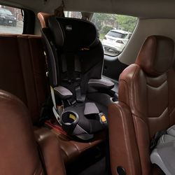 Toronto Exclusive Limousine Services - Front Facing toddler Child Car Seat Installed in Airport Limousine Toronto Exclusive Limo Service.