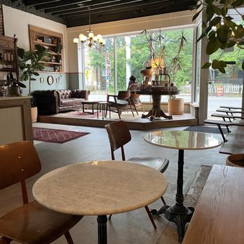 Bellwood Coffee - Inside seating - Coffee & Tea Near Me - Atlanta, Georgia Bellwood Coffee - Inside seating - Coffee & Tea Near Me - Atlanta, Georgia