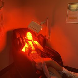 Seattle Sun Tan - This is the redlight facial that Hannah was demonstrating for me! Anti aging and you get to sit in a massage chair 10/10 recommend!