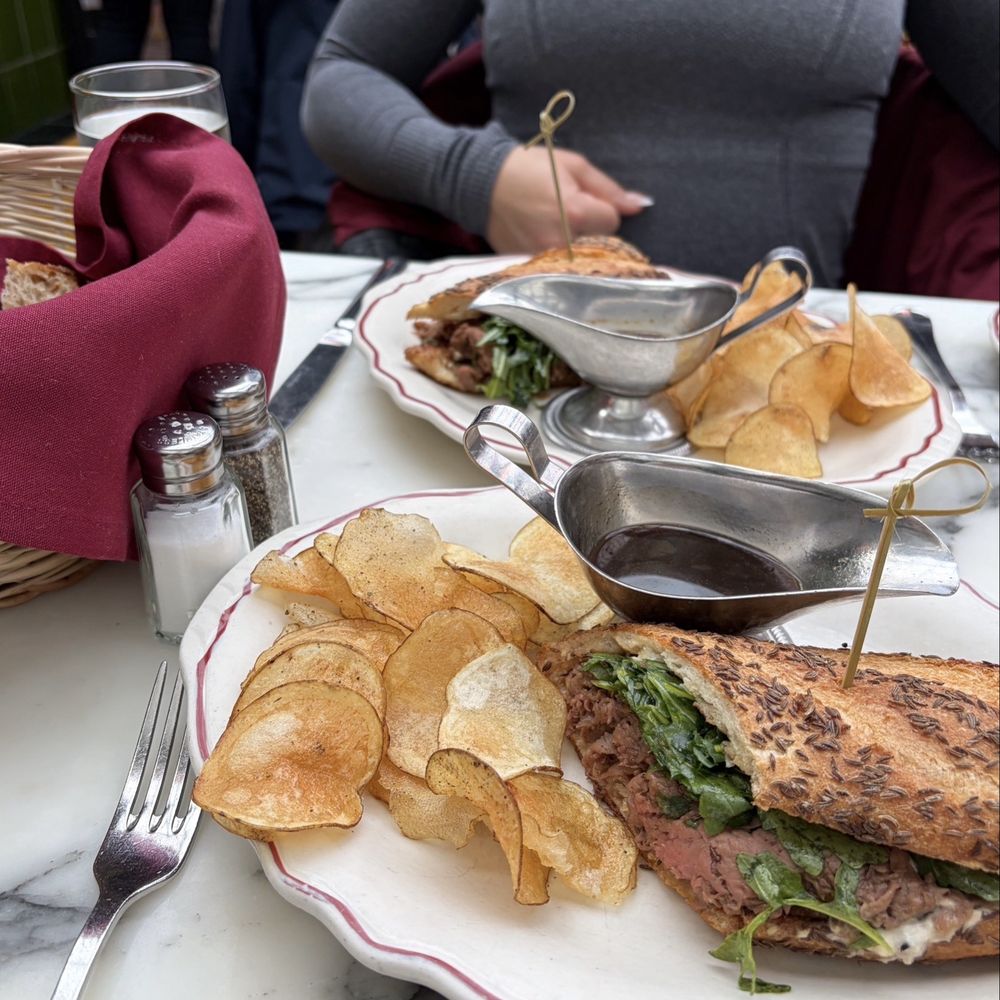 Le Diplomate - Roast Beef - Brasseries Near Me - Washington, DC, District of Columbia