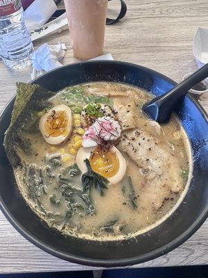 Hawaii Ramen Noodle & Poke Bowl by null