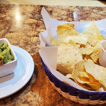 El Palacio Restaurant - Fresh chips, salsa and guacamole! - Spanish Near Me - Bound Brook, New Jersey
