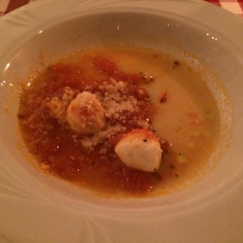 Papageno - Appetizer: Tomatensuppe mit Mozzarella - Italian Near Me - Berlin, BE