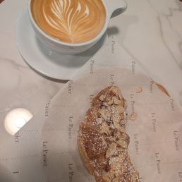 Almond croissant & latte
