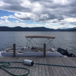 Dockside Landing Marina - This is a really nice boat they upgraded us to for free!