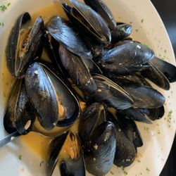 Blue Water Seafood - Prince Edward Island Mussels