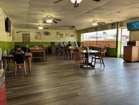 Ty's Hamburgers by null