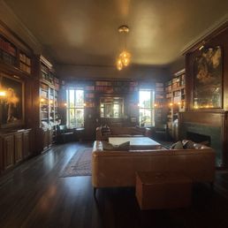 One of the room that look like library to me.... So cozy
