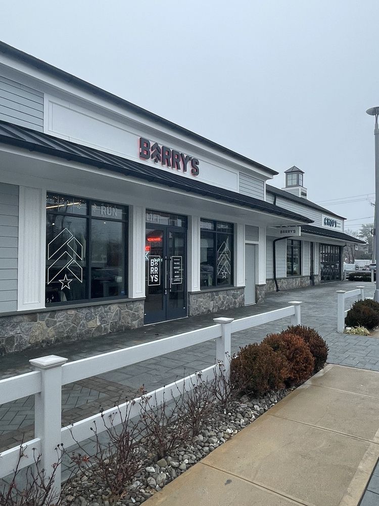 BARRY’S ROSLYN Updated September 2024 385 Willis Ave, Roslyn