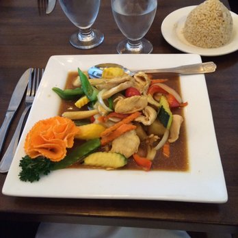 Rice Paper - Pineapple with chicken - Thai Near Me - Akron, Ohio